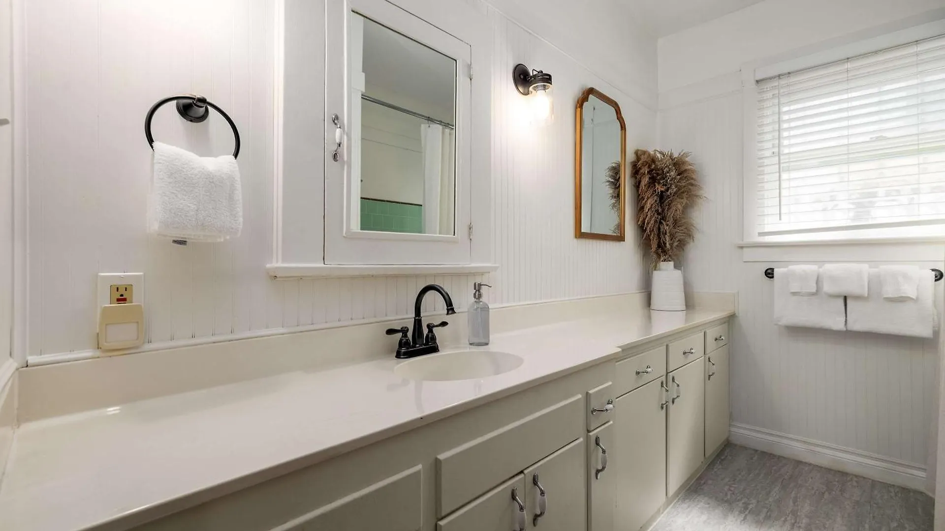 Falcon Street Retreat - Your Cozy Getaway * San Diego