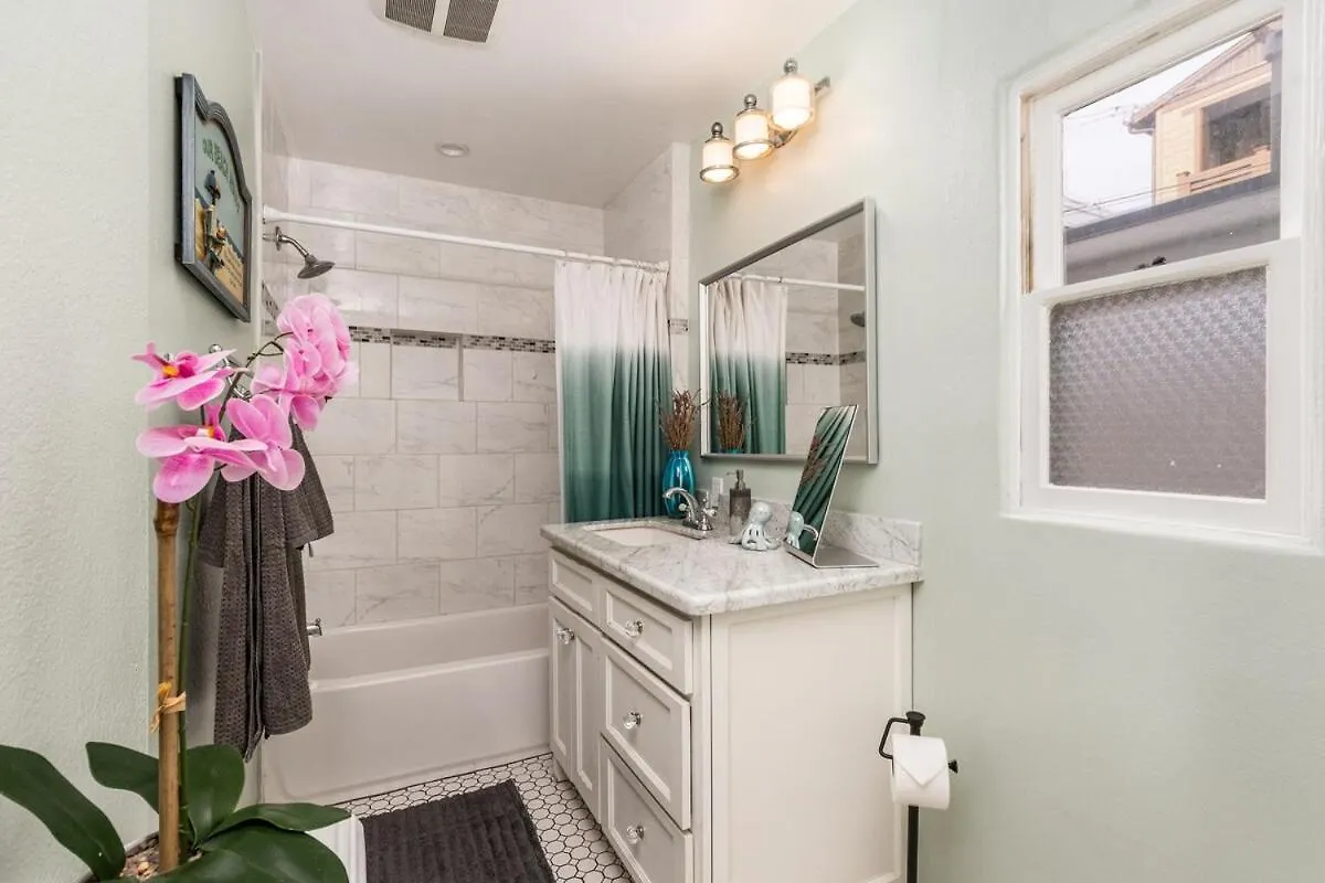 Charming With Parking, Bikes, Walk To San Diego