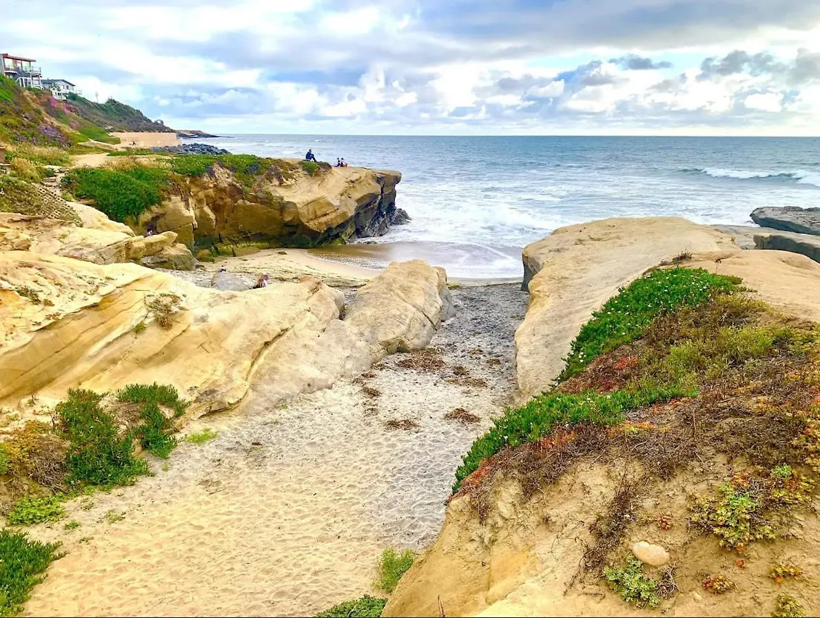 Sunset Cliffs Oceanfront Oasis, - Stunning Views & Ocean Sounds Apartment