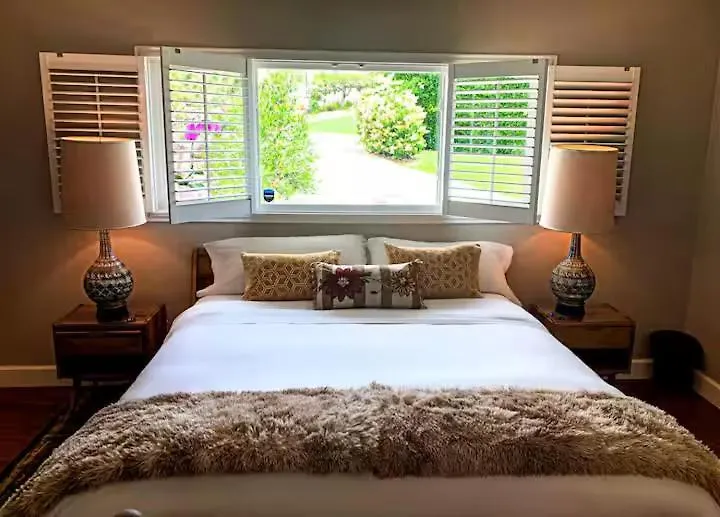 Point Loma Mid-century Guest house *