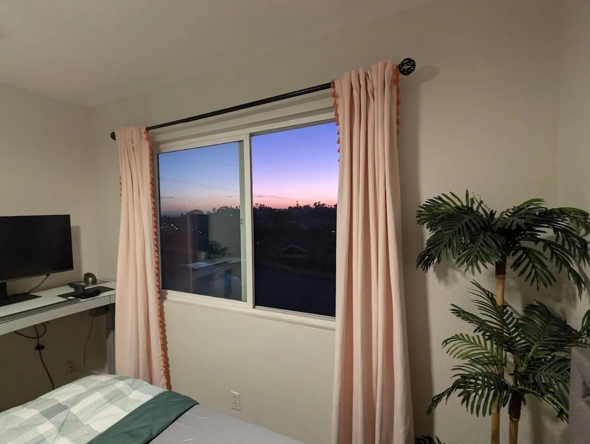 4 Bedrooms With 2 Private Baths San Diego