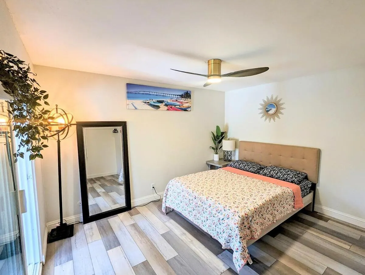 4 Bedrooms With 2 Private Baths