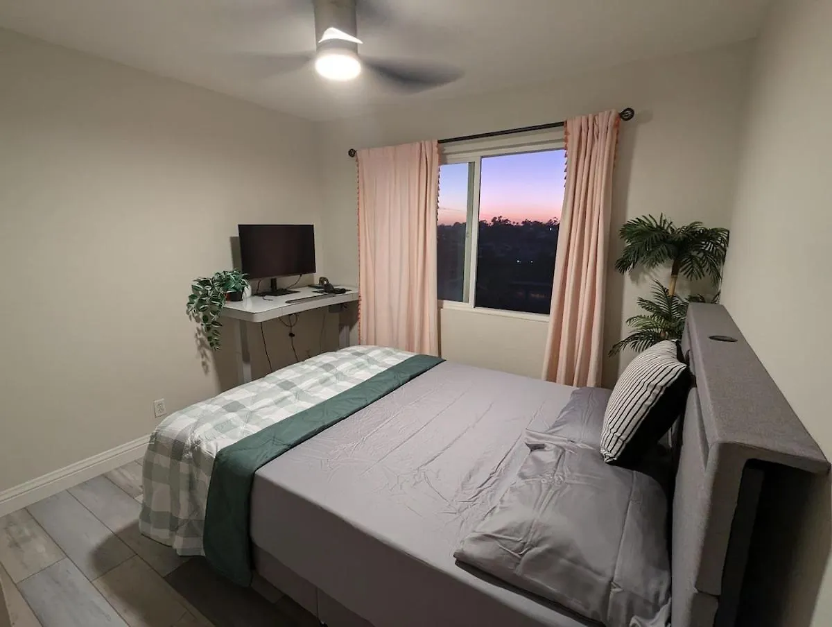 4 Bedrooms With 2 Private Baths Holiday home
