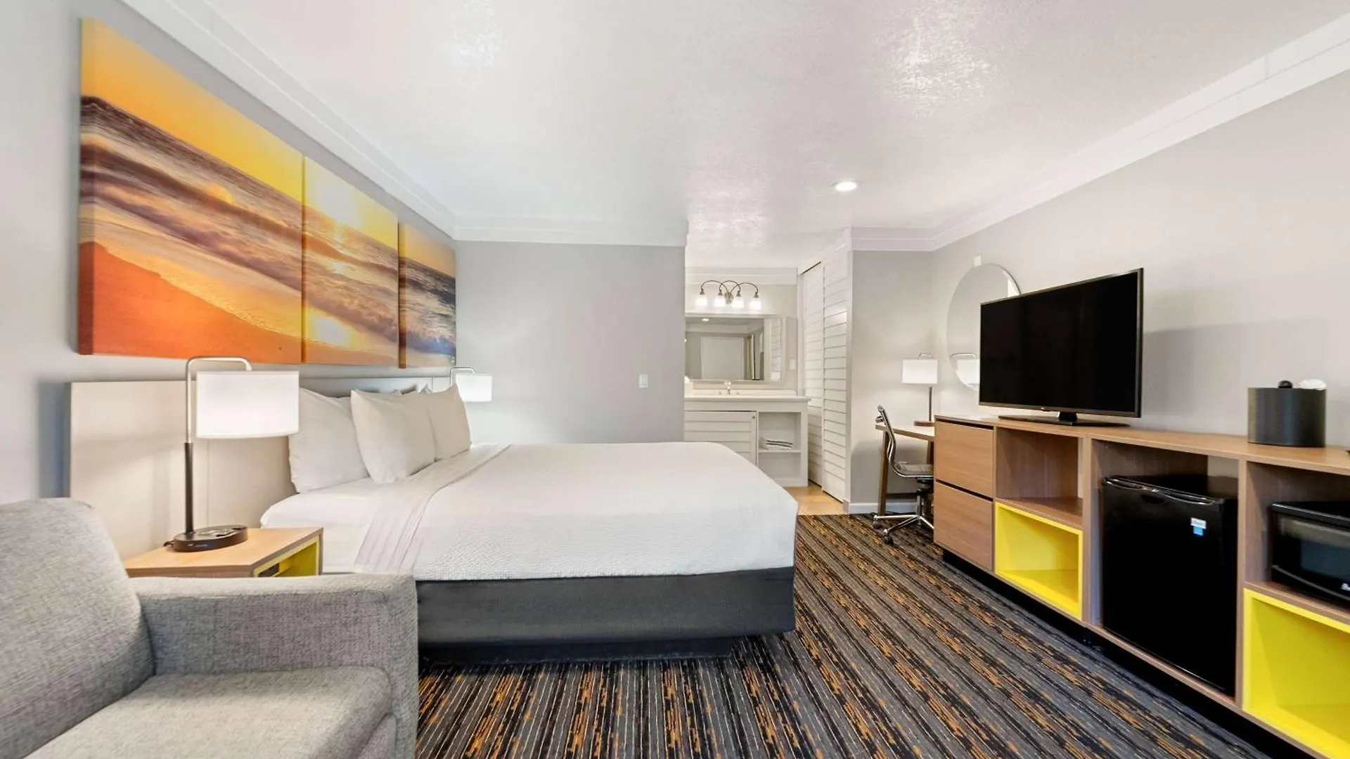 Days By Wyndham Circle Hotel San Diego