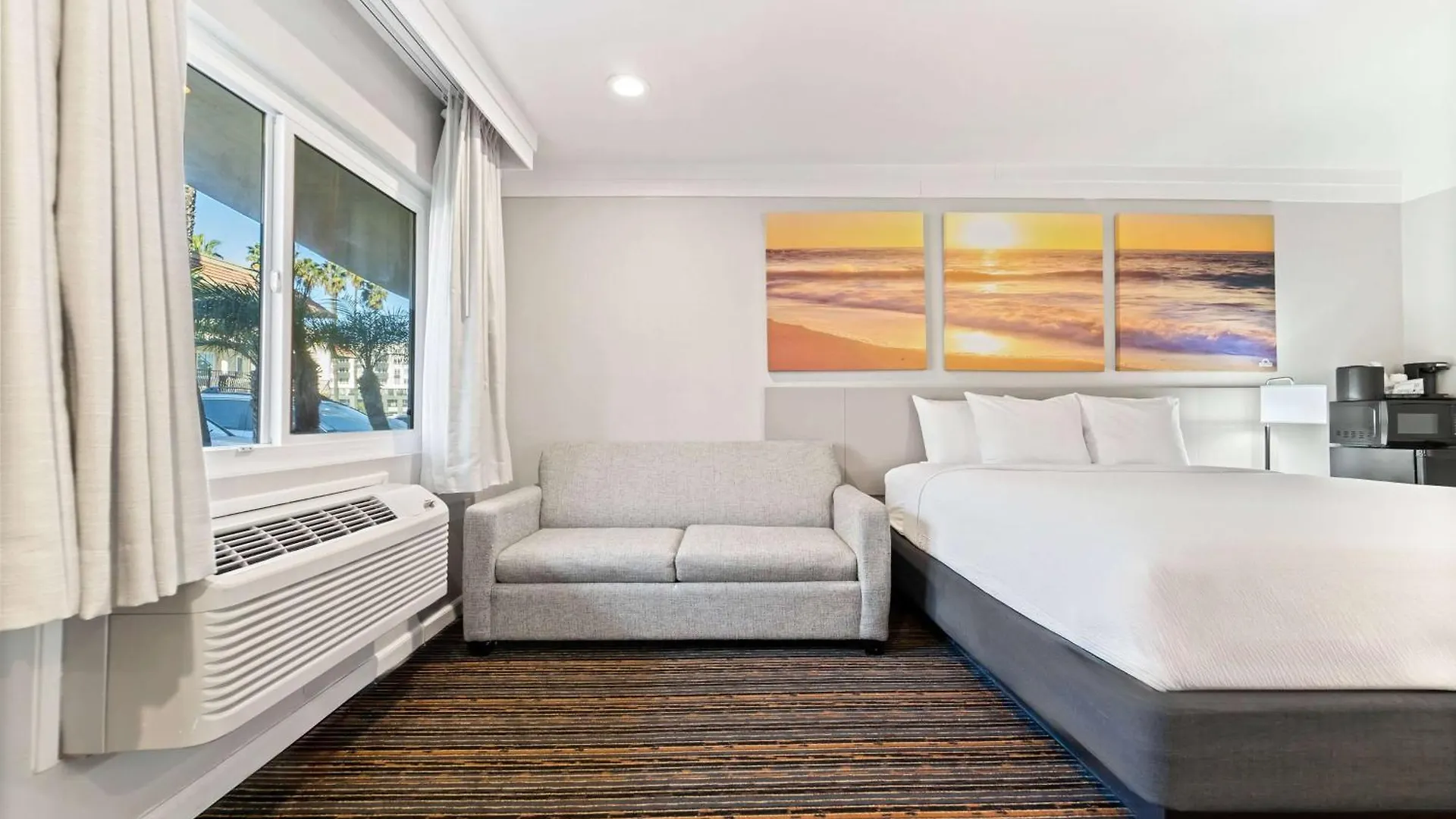Days By Wyndham Circle San Diego