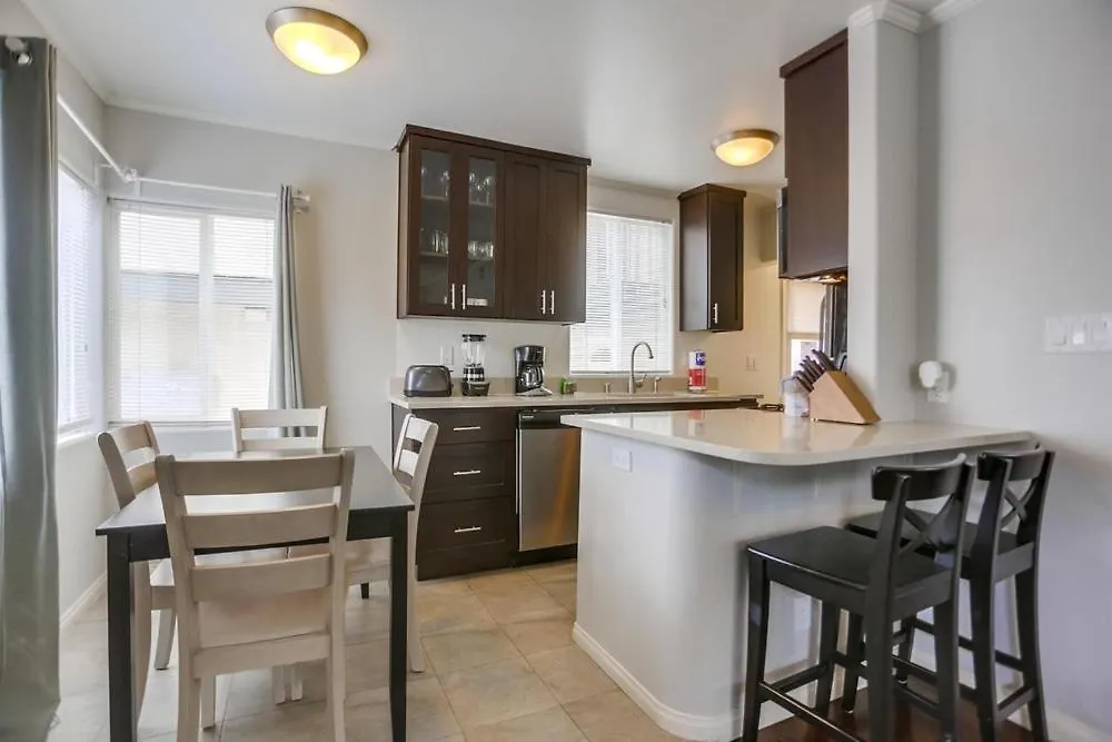 Manhattan Shores 1c