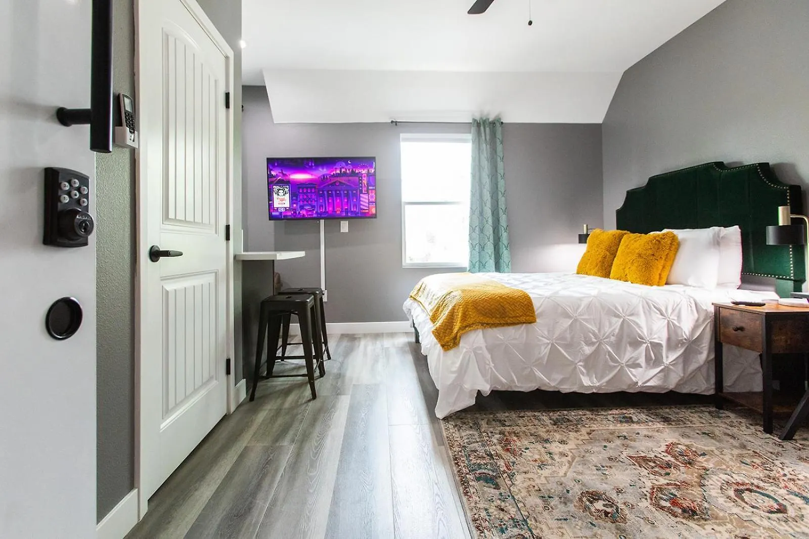 Apartment Stylish-studio-walker's-paradise-wifi-ac