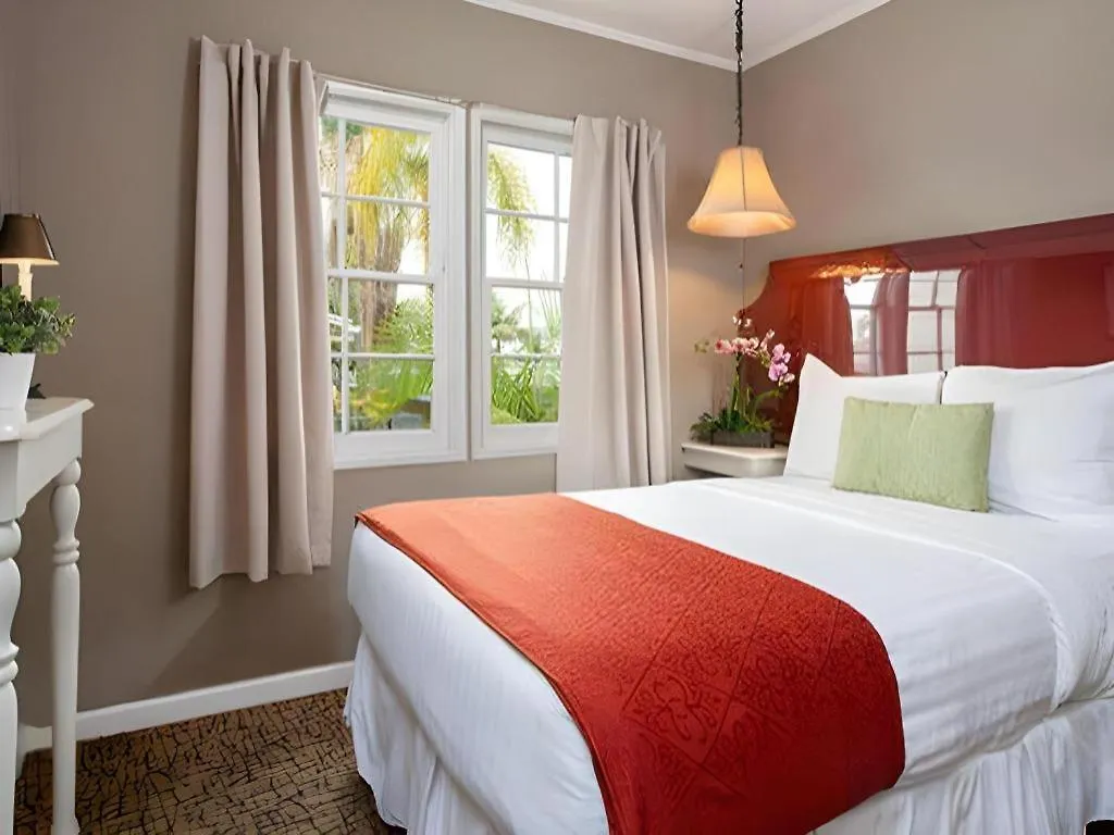 The Lafayette Hotel, Swim Club & 3*