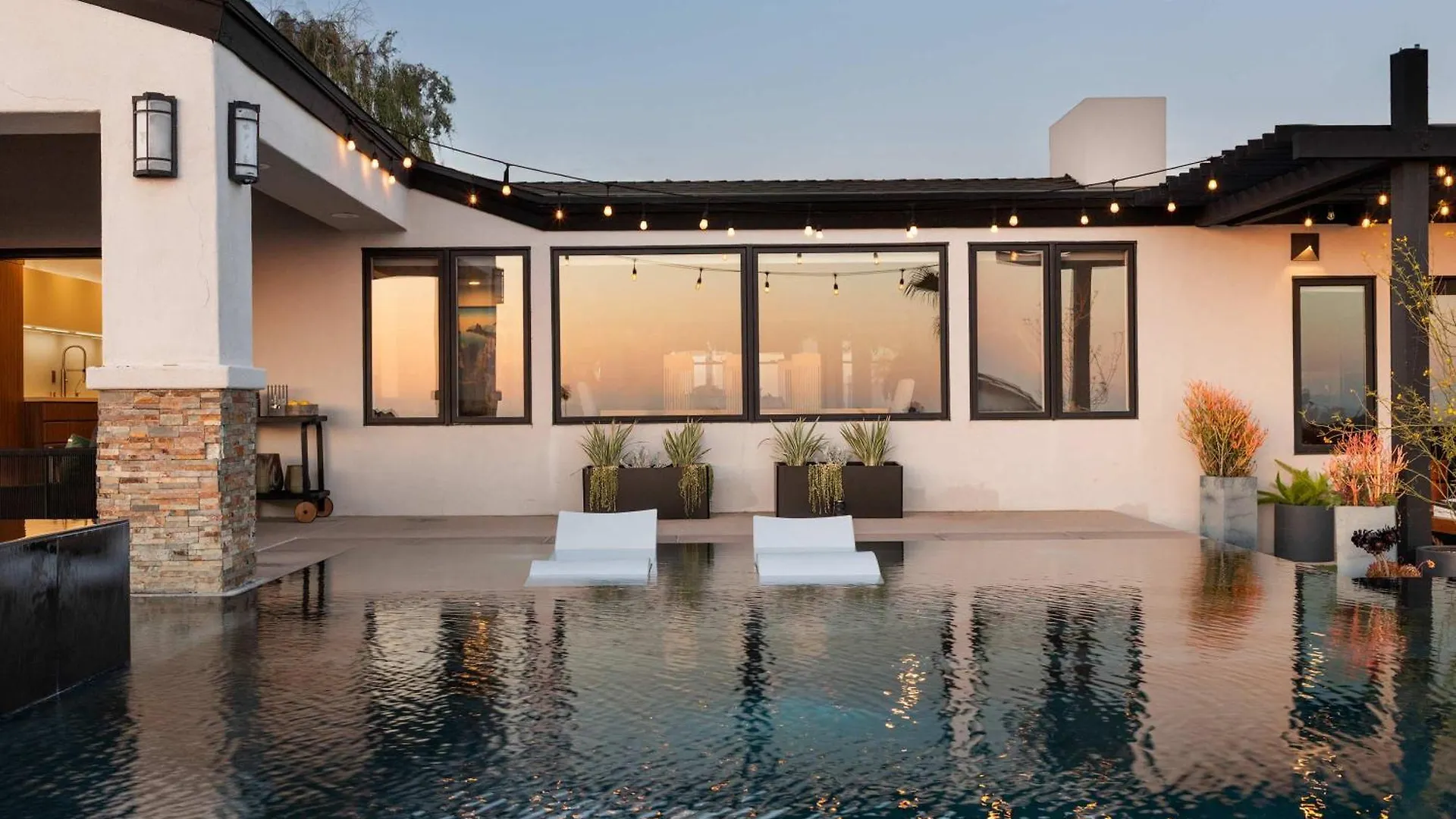 Panoramic Ocean Sunset Views With Heated Pool & Location *