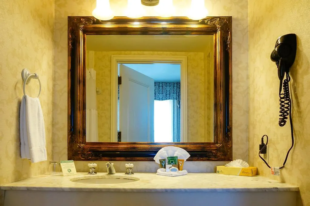 Gaslamp Plaza 4*