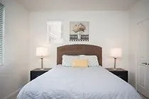 Apartment Sunshine At 2500 San Diego