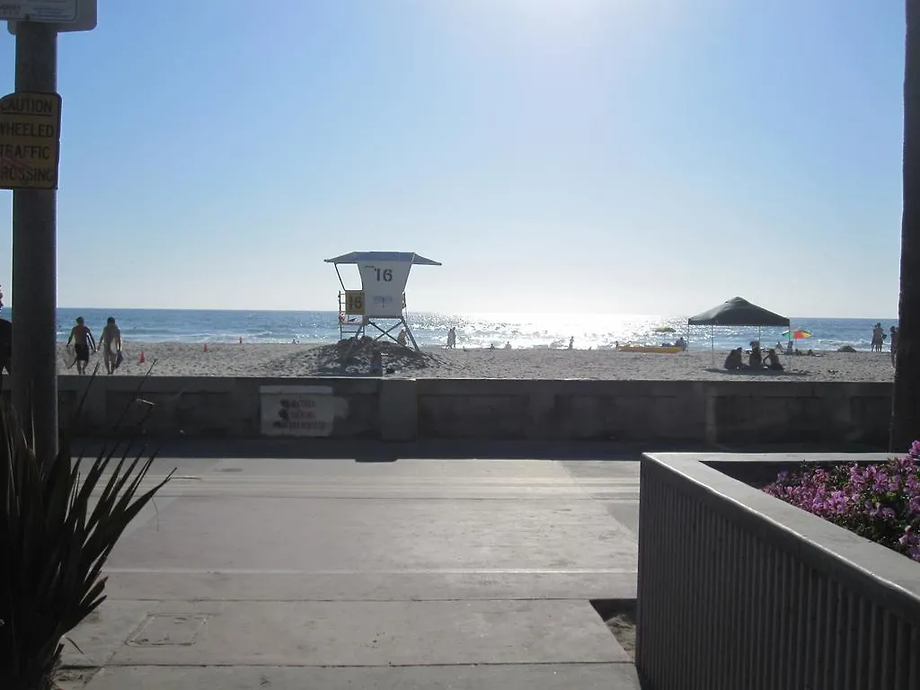 Holiday home Oceancatcher: Mission Beach Retreat With Ocean View *