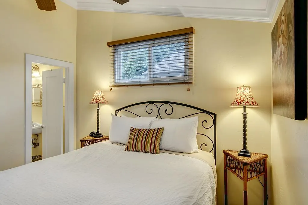 Hillcrest House 3*