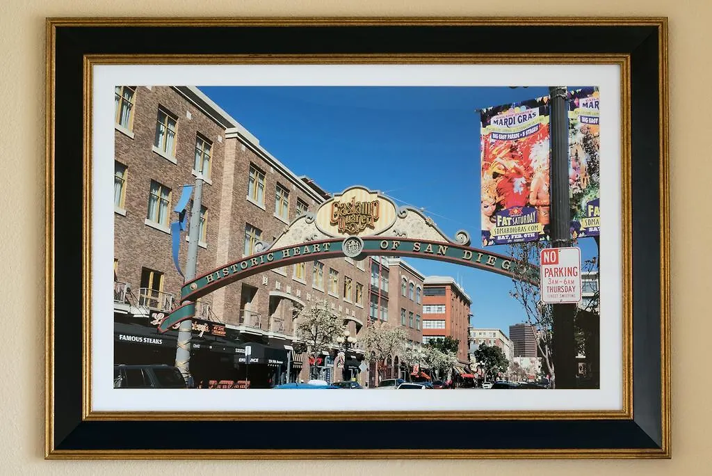 Gaslamp Plaza