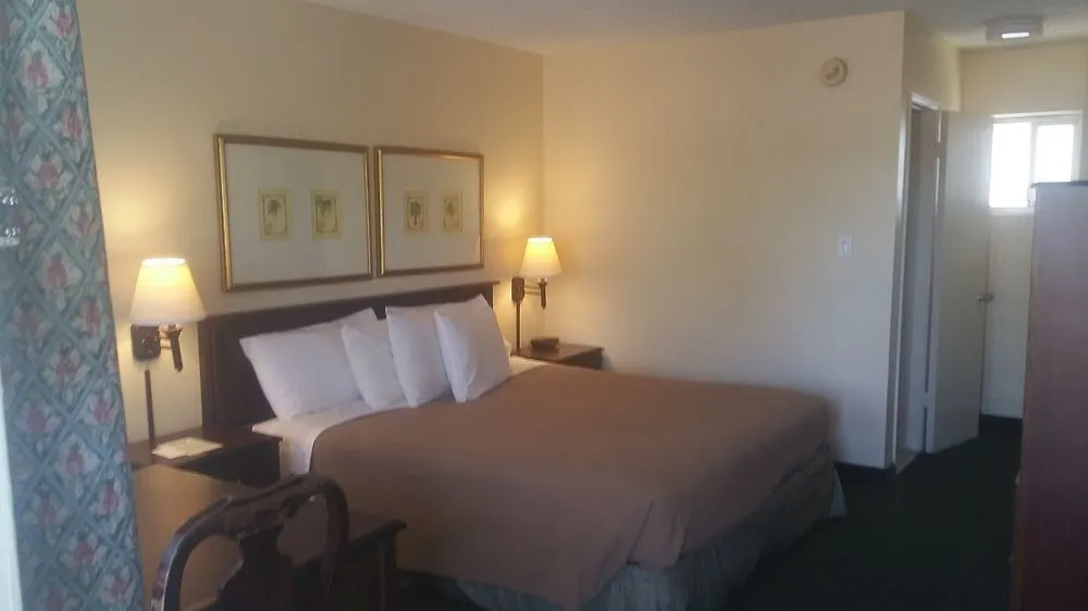 Hotel Mission Valley 3*