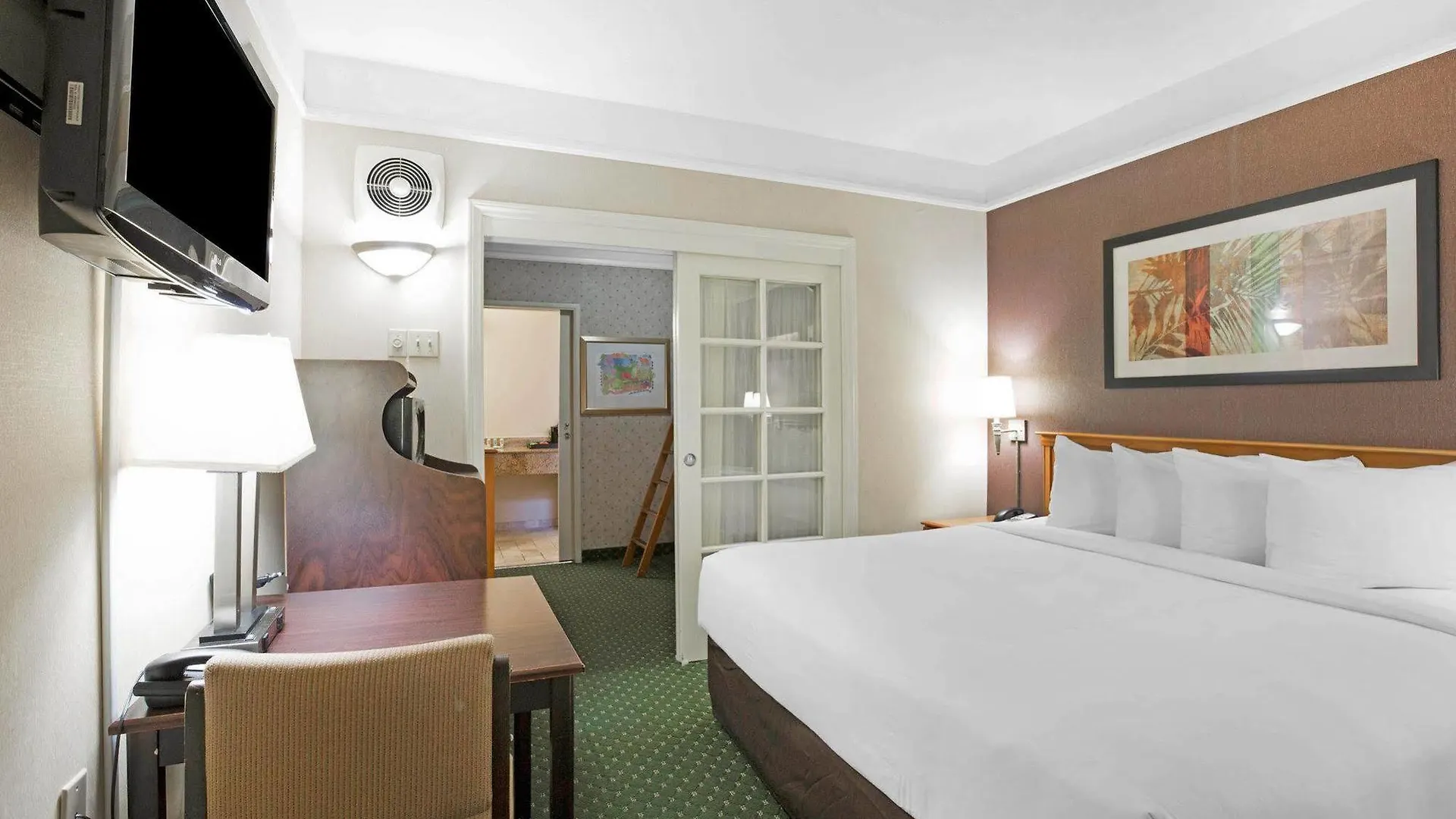 Ramada By Wyndham Hotel 2*