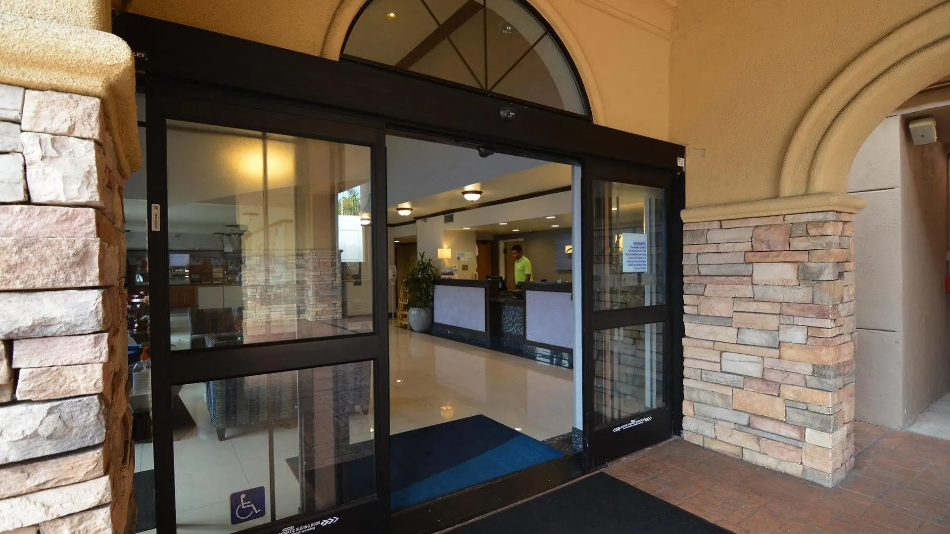 Hotel Express - Sea World Area By Ihg 2*