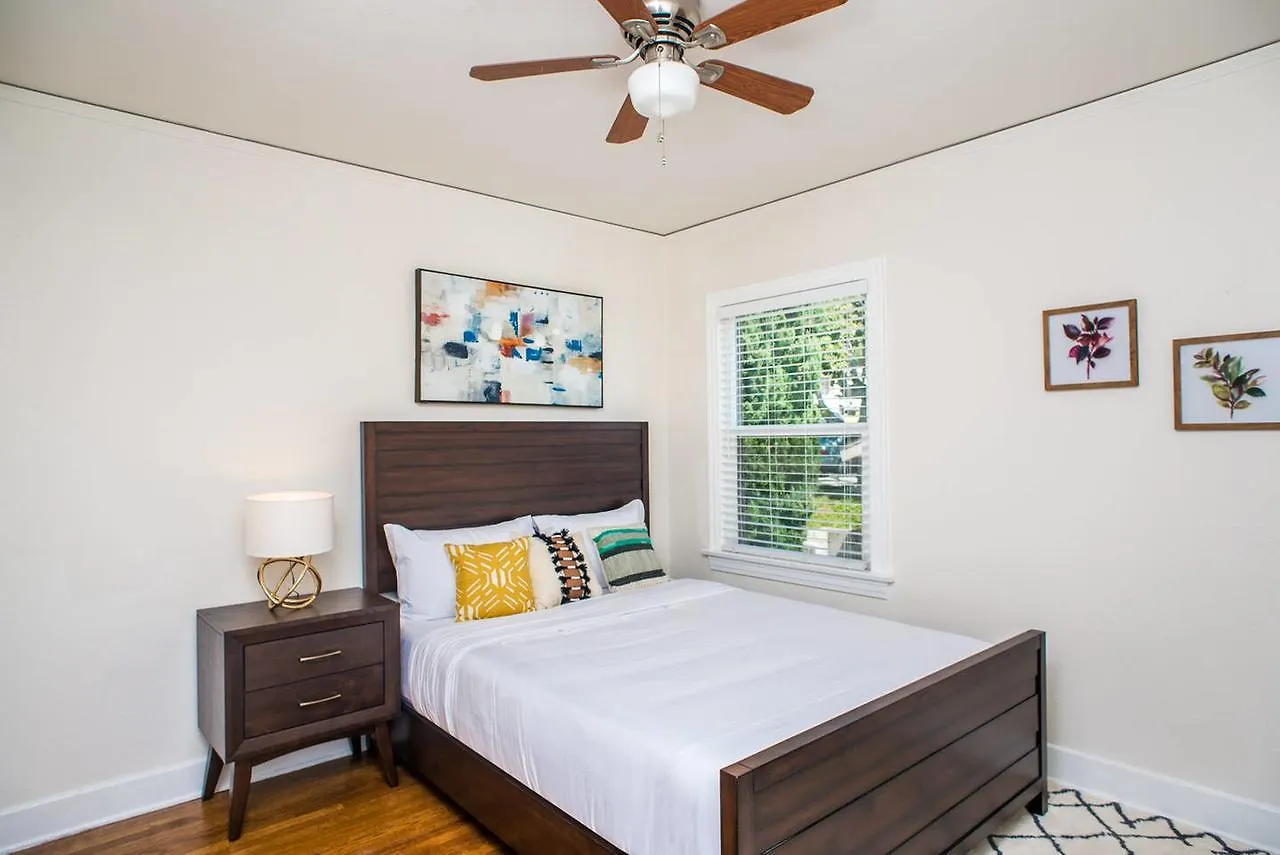 Hillcrest Two-bedroom Aparthotel *