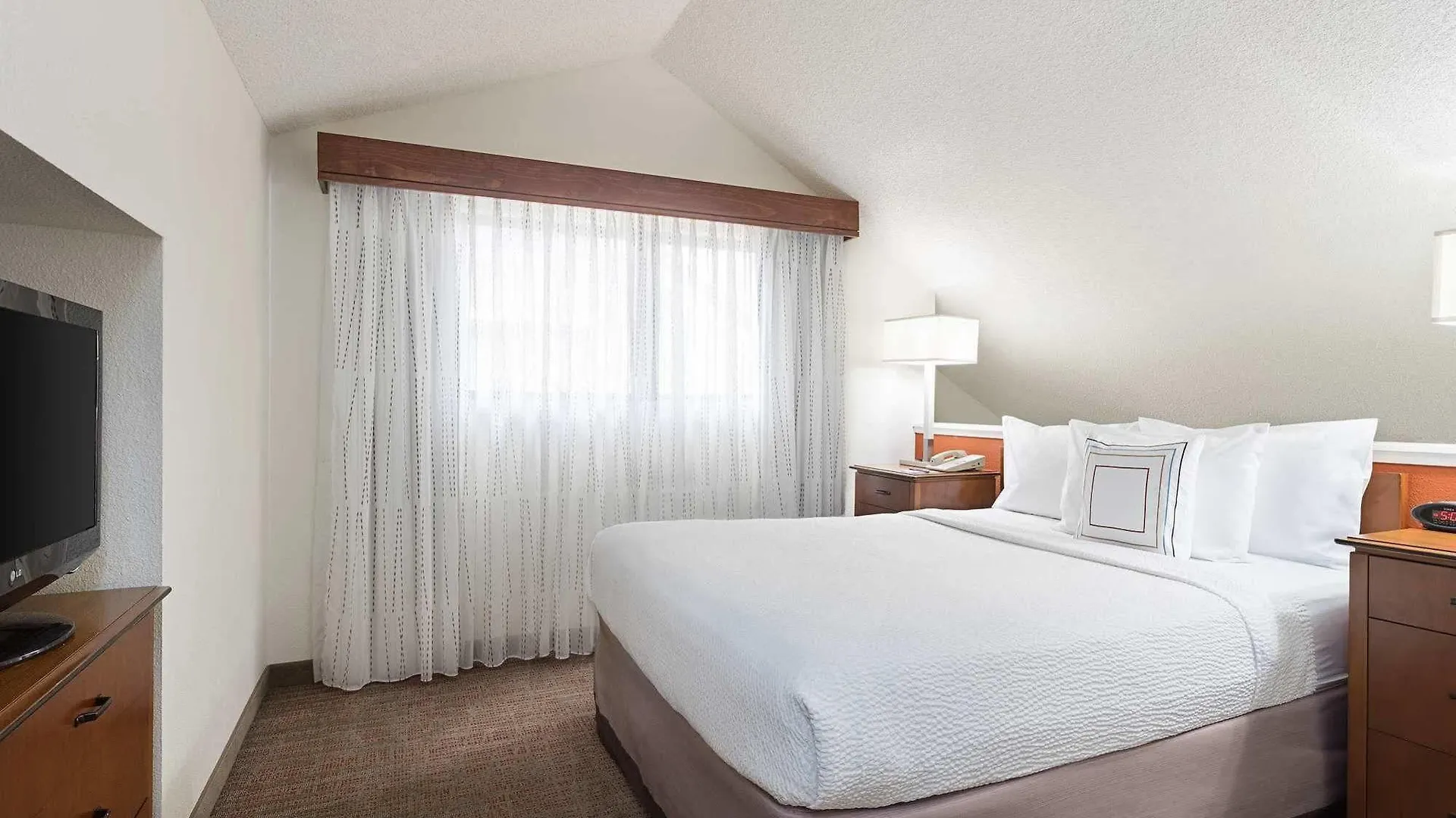 Hotel By Marriott Central San Diego