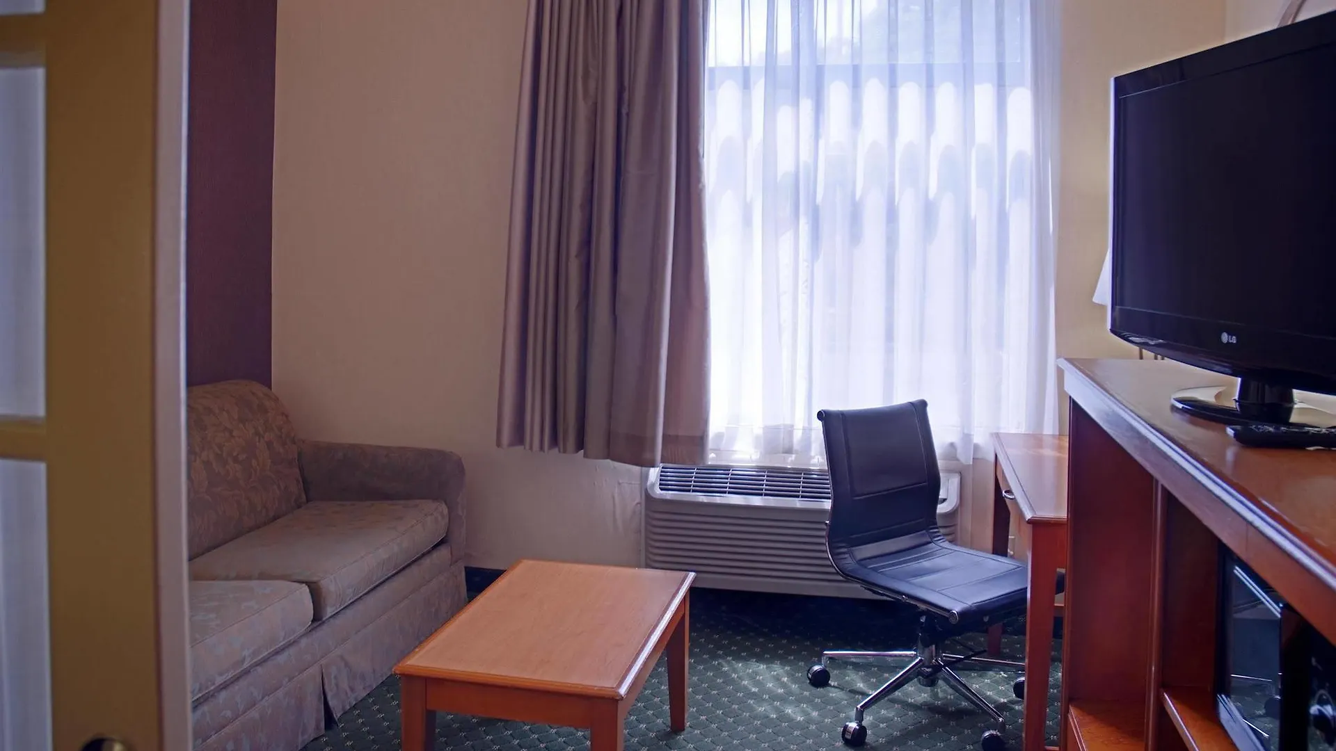 Hotel Ramada By Wyndham 2*