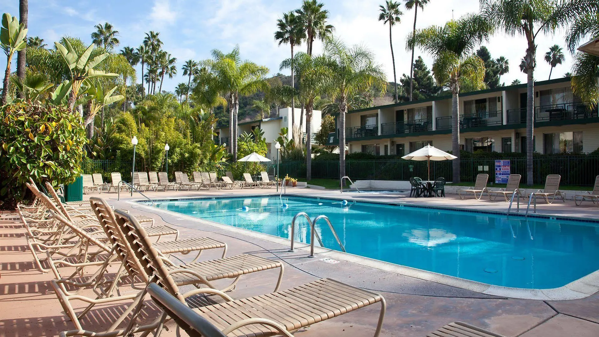 Hotel Mission Valley 3*