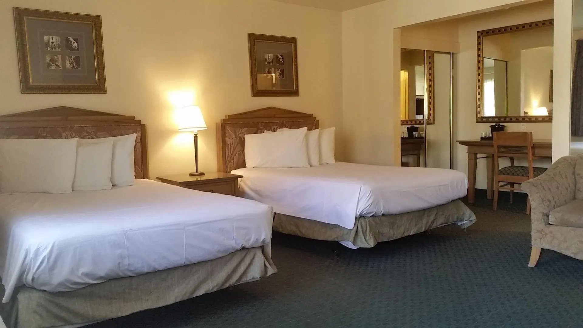 Hotel Mission Valley 3*