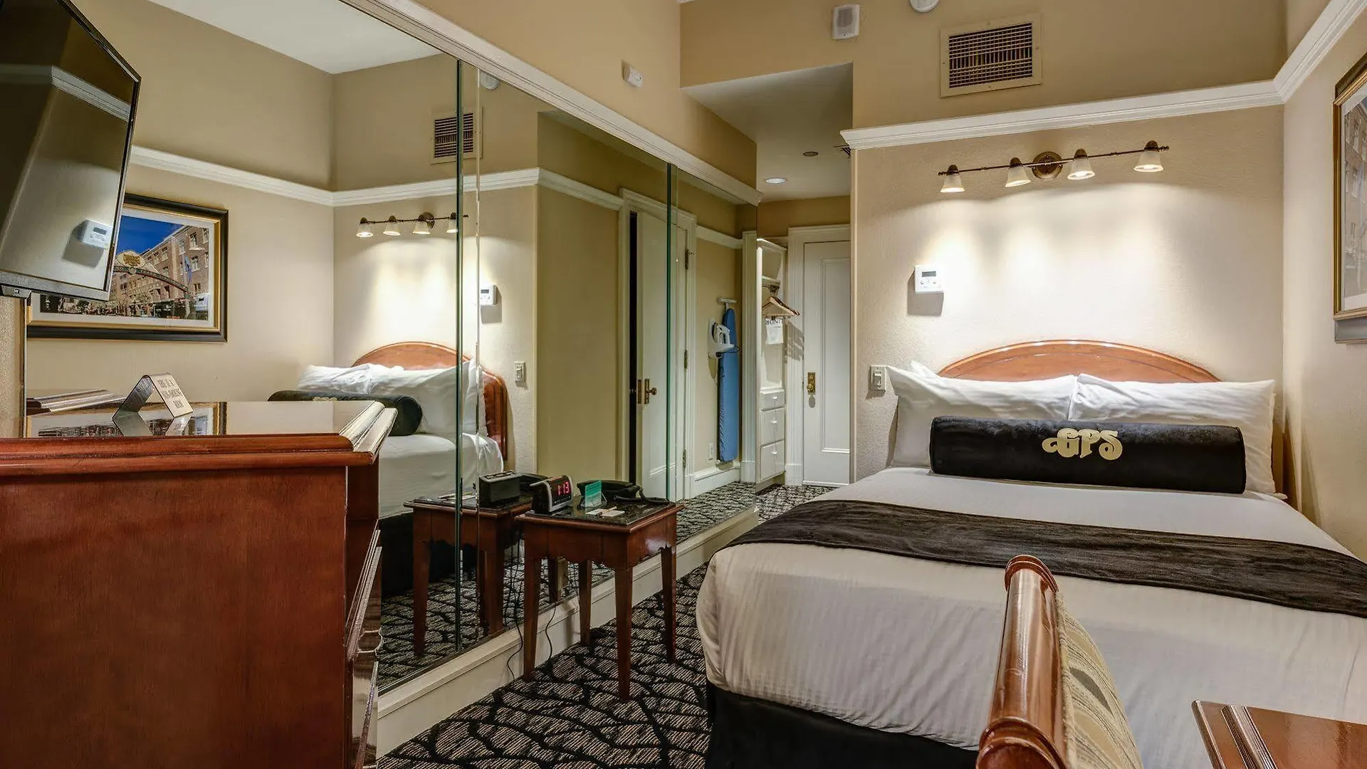 Gaslamp Plaza 4*