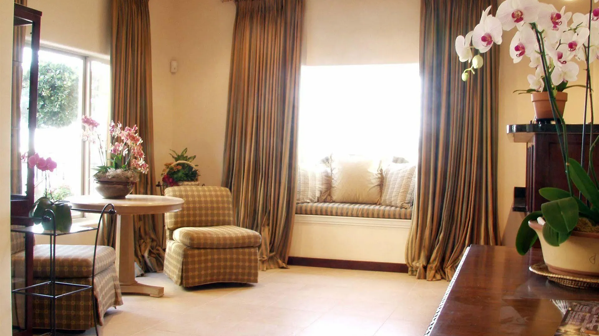 Western Downtown מלון 3*