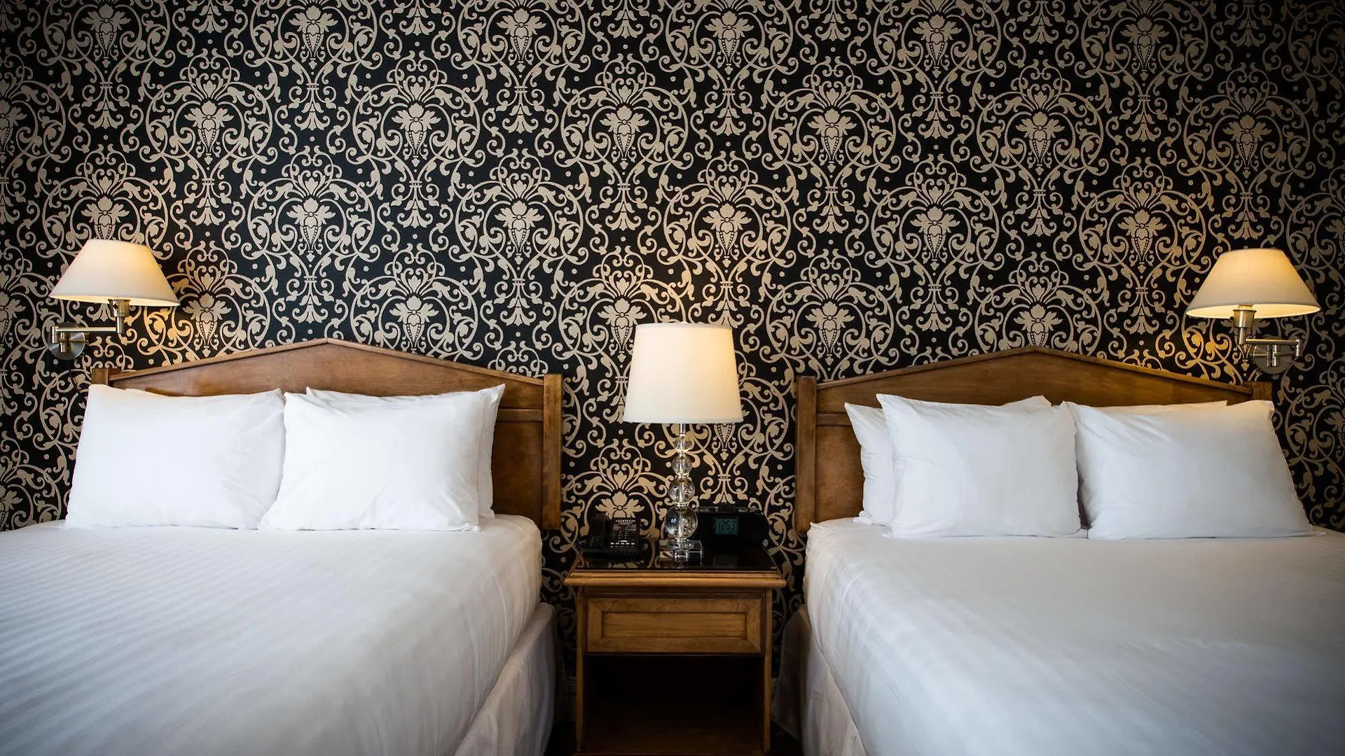 The Lafayette Hotel, Swim Club & San Diego