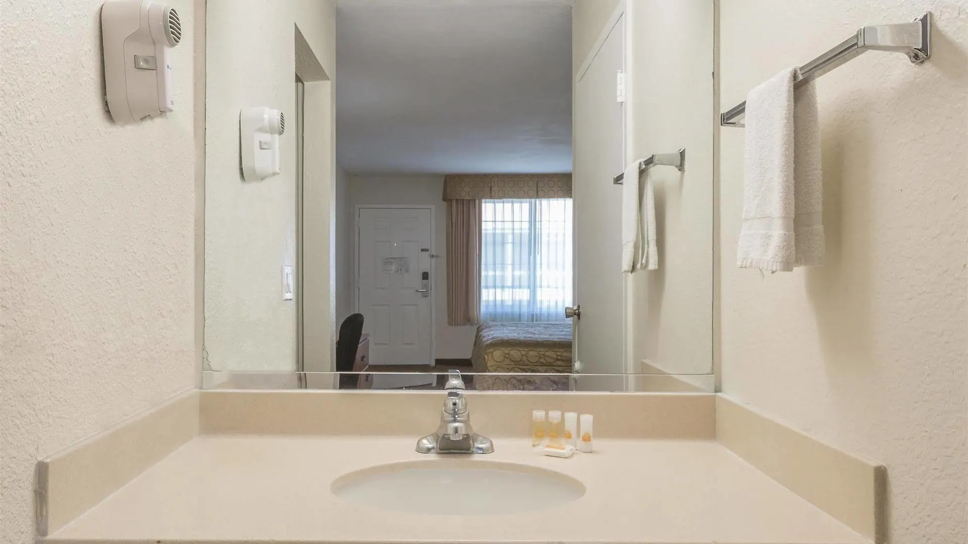 Hotel 6-san Diego, Ca - Southbay San Diego