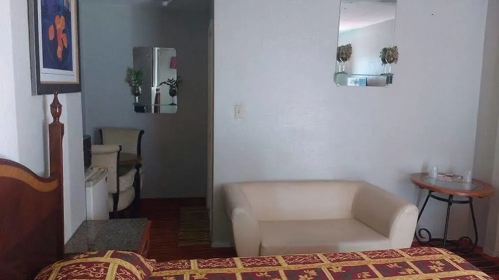 La Petite Rouge Hotel San Diego