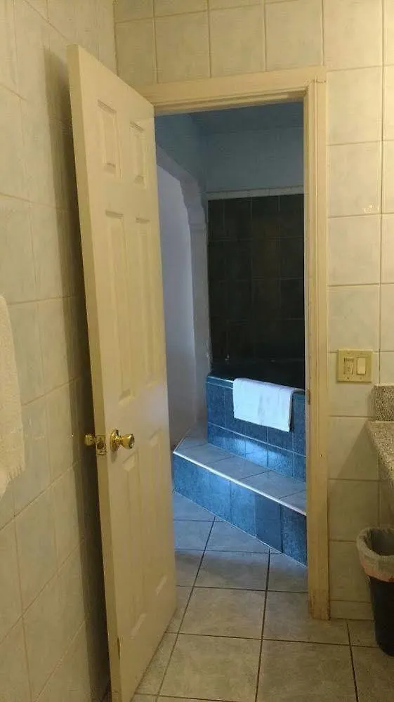 La Petite Rouge Hotel 2*