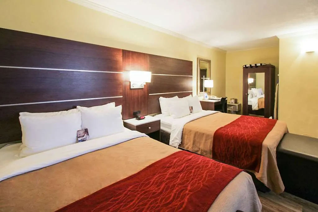 Inn Comfort Airport At The Harbor 2*