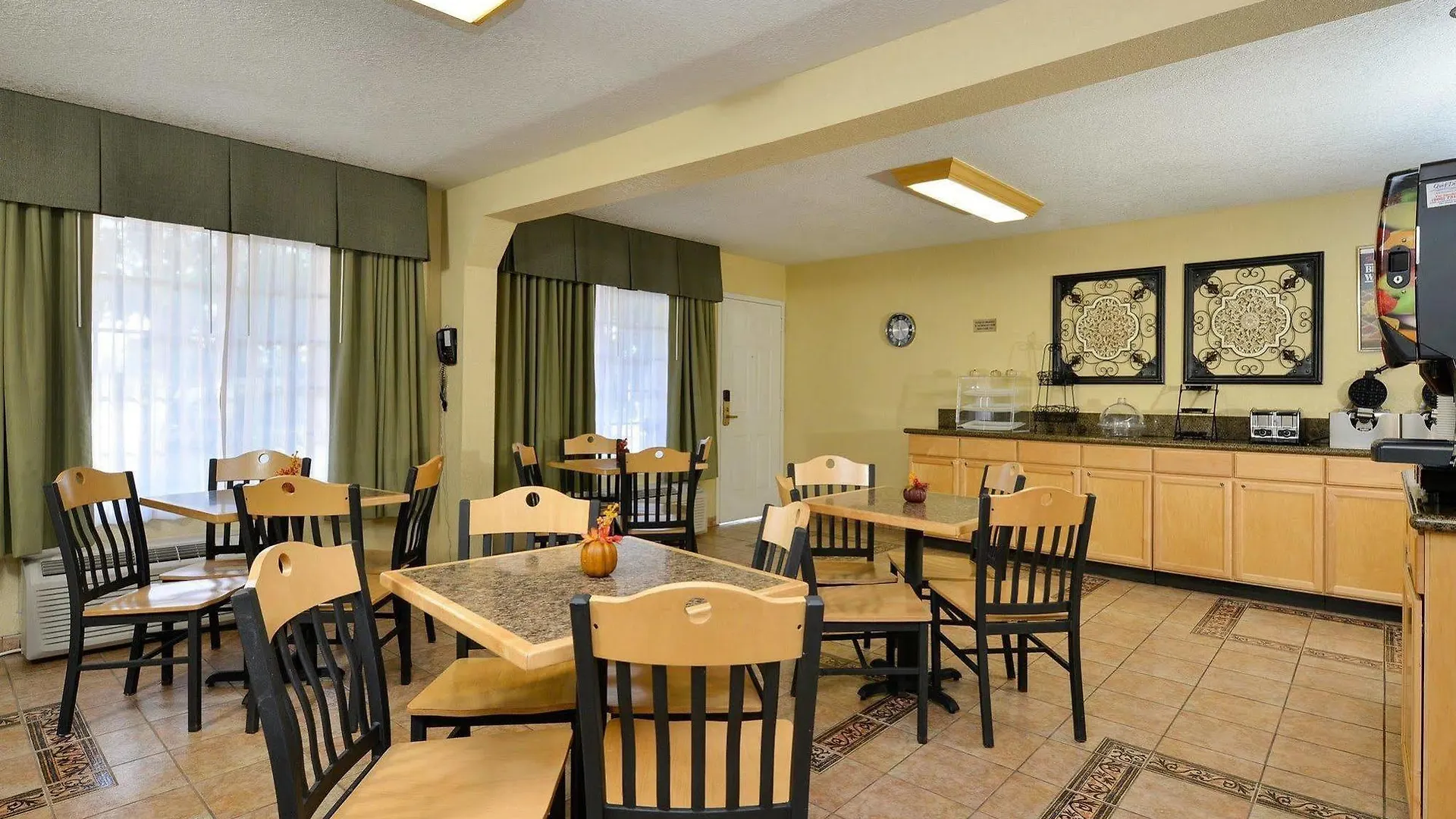 Hotel Western Americana 3*