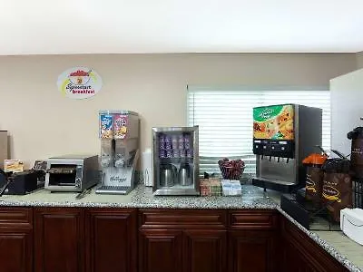 Super 8 By Wyndham Circle