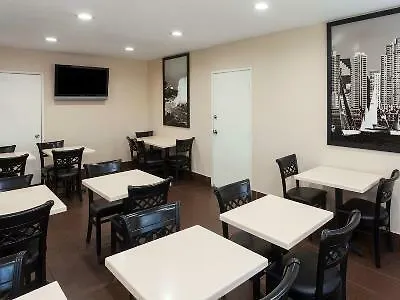 Super 8 By Wyndham Circle San Diego