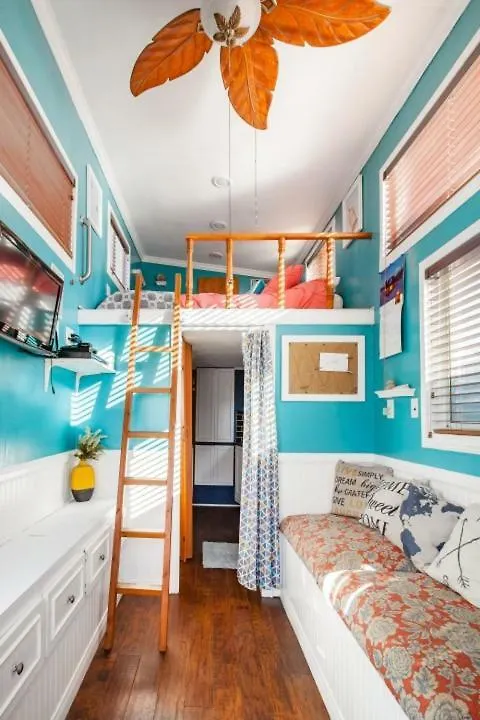 Charming Tiny With A Private Hot Tub Holiday home *