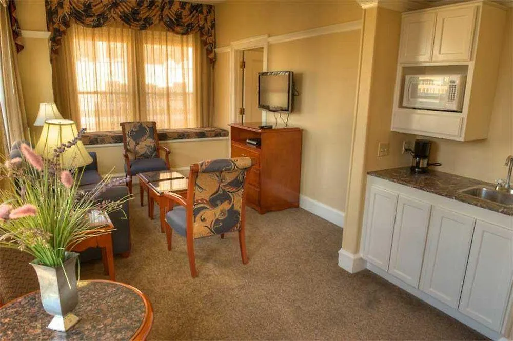 Gaslamp Plaza 4*