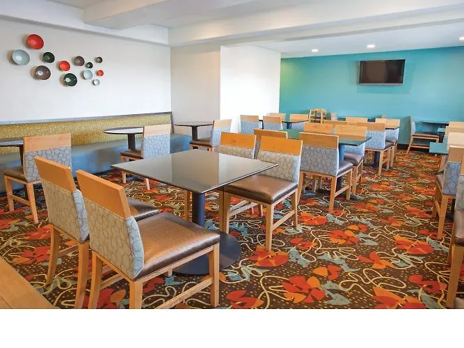 La Quinta By Wyndham Mission Bay Hotel