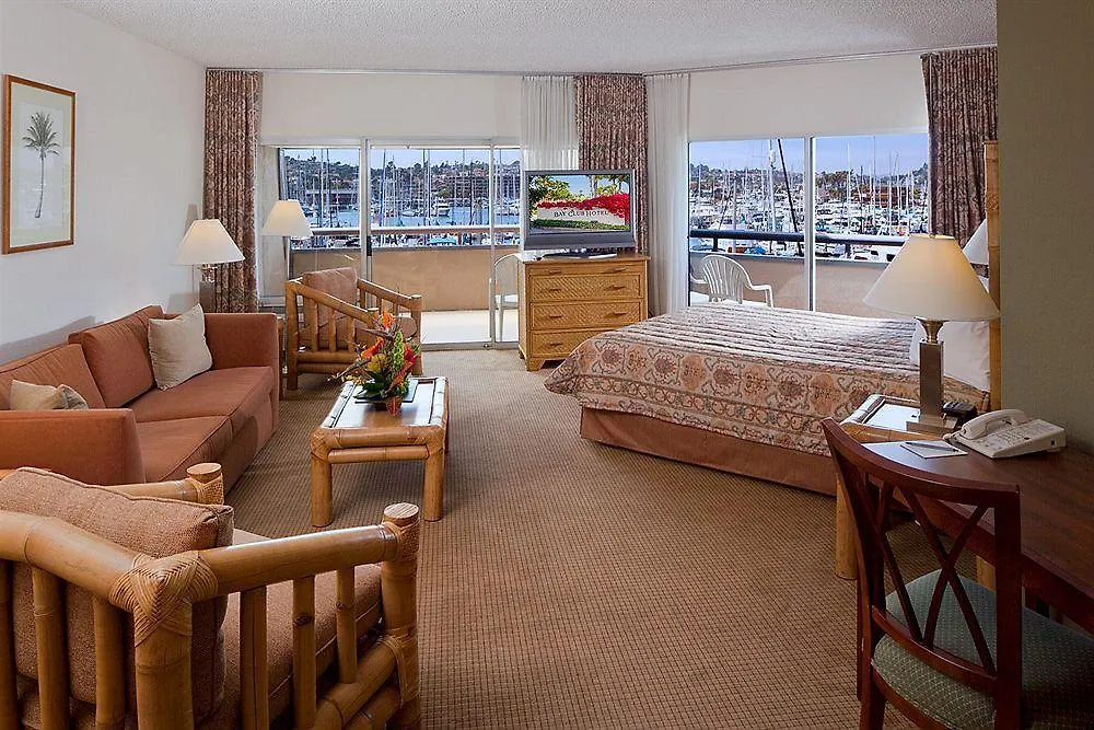 Bay Club And Marina Hotel