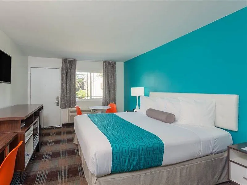 Hotel Howard Johnson By Wyndham Circle San Diego