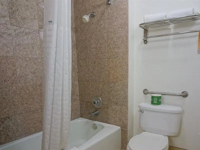 Howard Johnson By Wyndham Circle Hotel San Diego