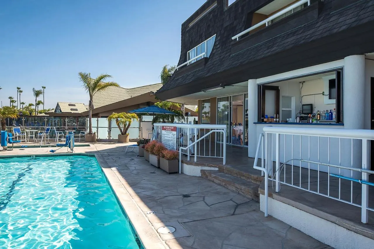 Bay Club And Marina Hotel