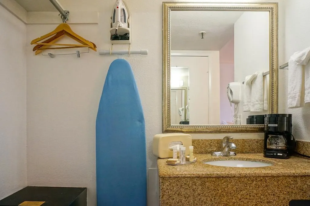 Hotel Howard Johnson By Wyndham Circle 3*
