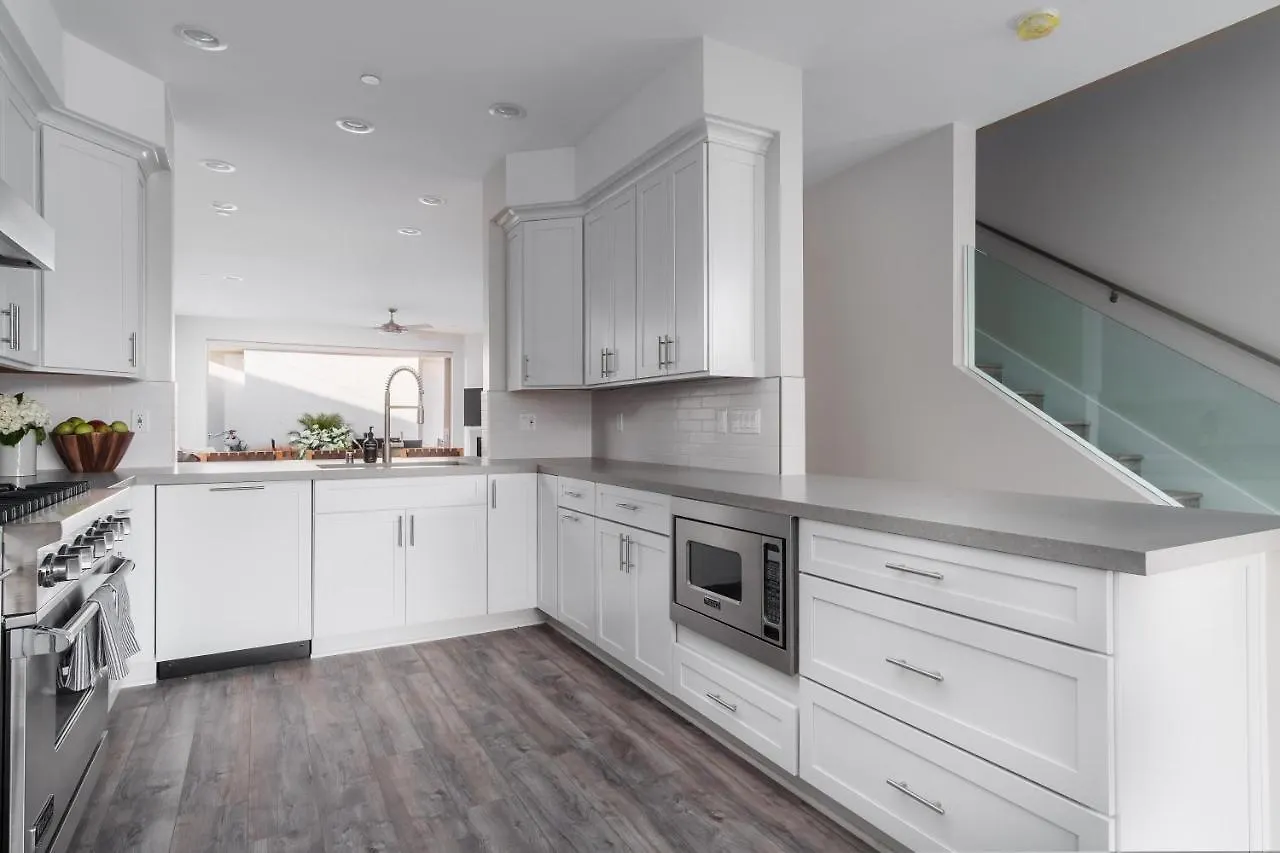 Holiday home Skyline - Modern Retreat W Spacious Patio & Rooftop Views *