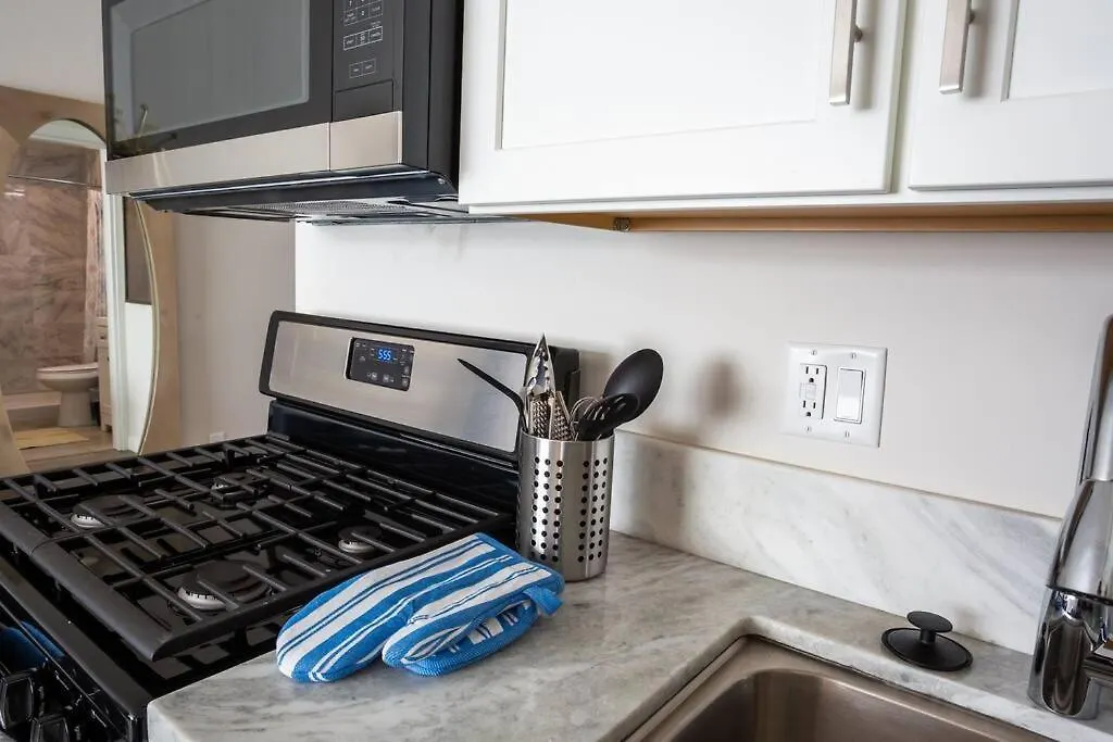 Luxurious Furnished W Full Kitchen In Sd Appartement *