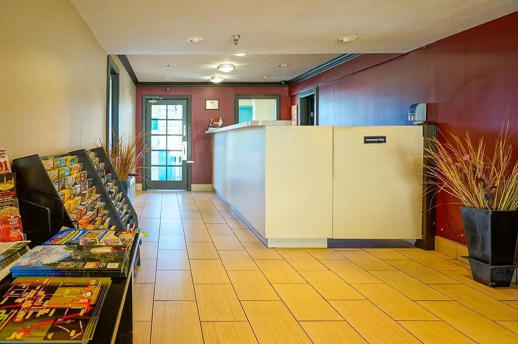 Howard Johnson By Wyndham Circle Hotel