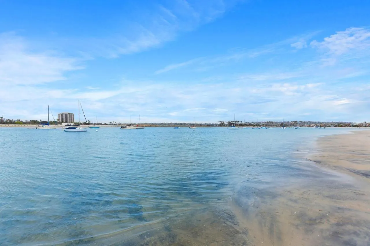 Holiday home Highly Rated Beach! 3bd 2ba Ac Luxury King Beds!