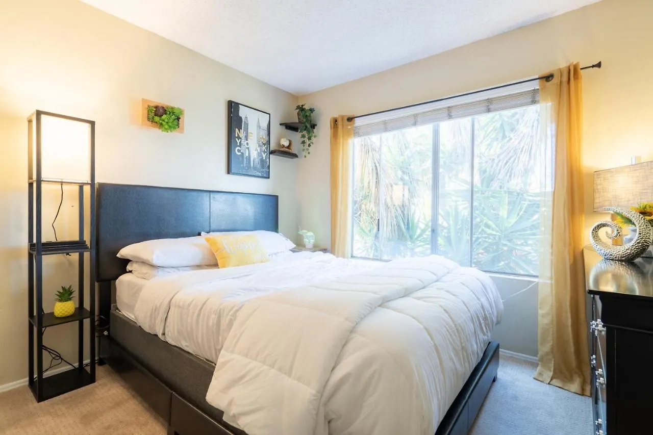 Cozy & Comfortable Private Bedroom & Bathroom *