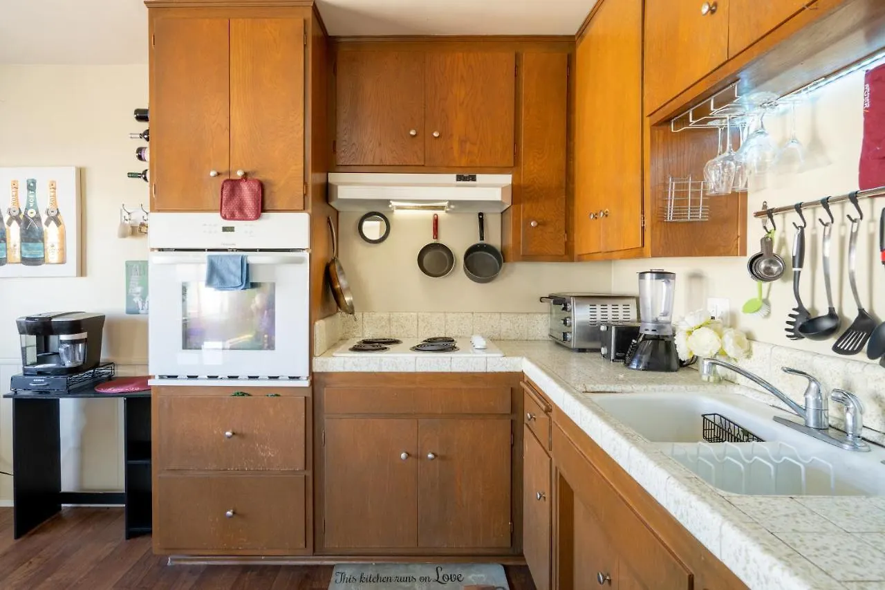 Cozy & Comfortable Private Bedroom & Bathroom Apartment